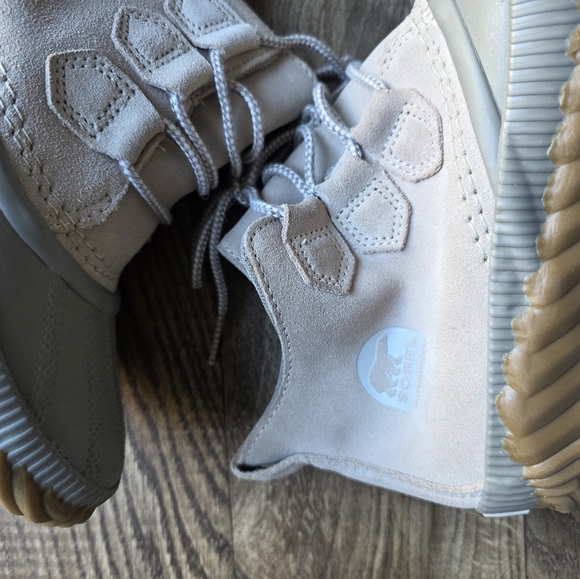 Sorel Gray and Tan Boots - Picture 7 of 7